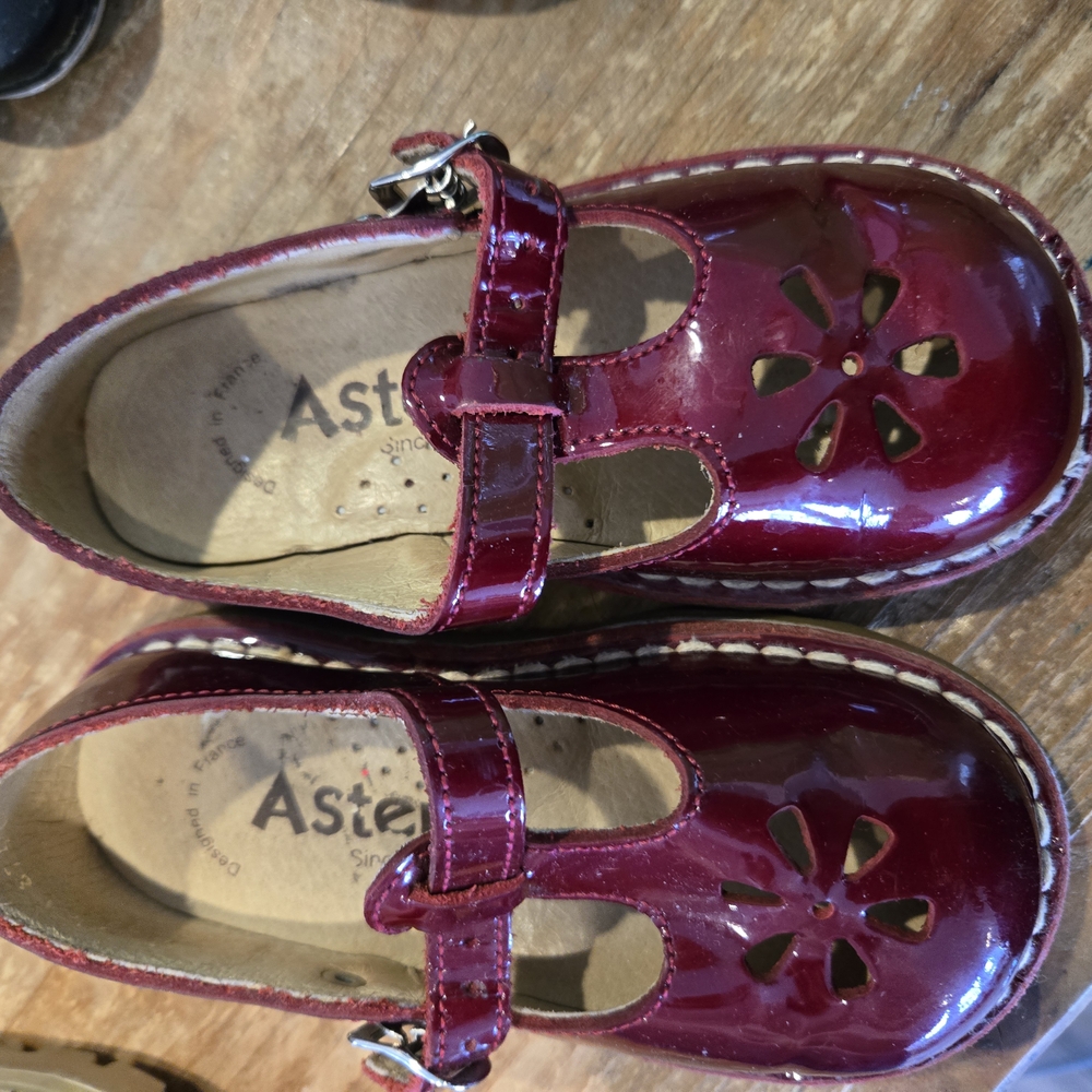 Kids Burgundy Shoes
